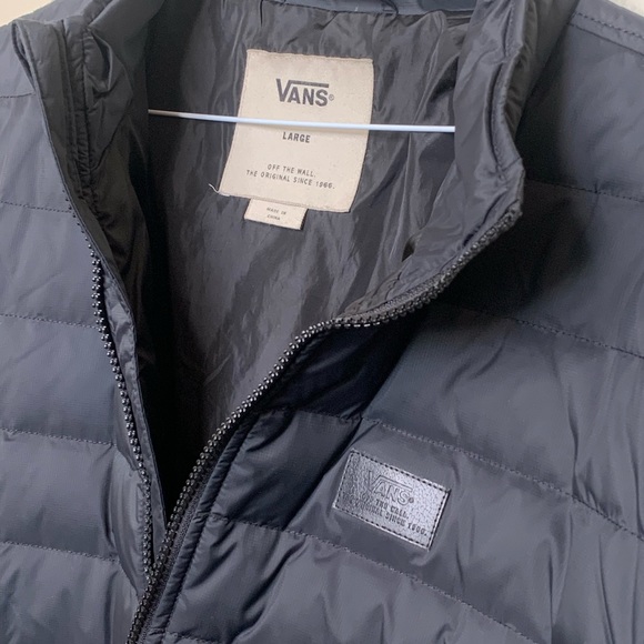 Vans puffer zip up light weight - Picture 2 of 2